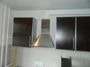 Установка вытяжки на кухне в Верхняя Пышма